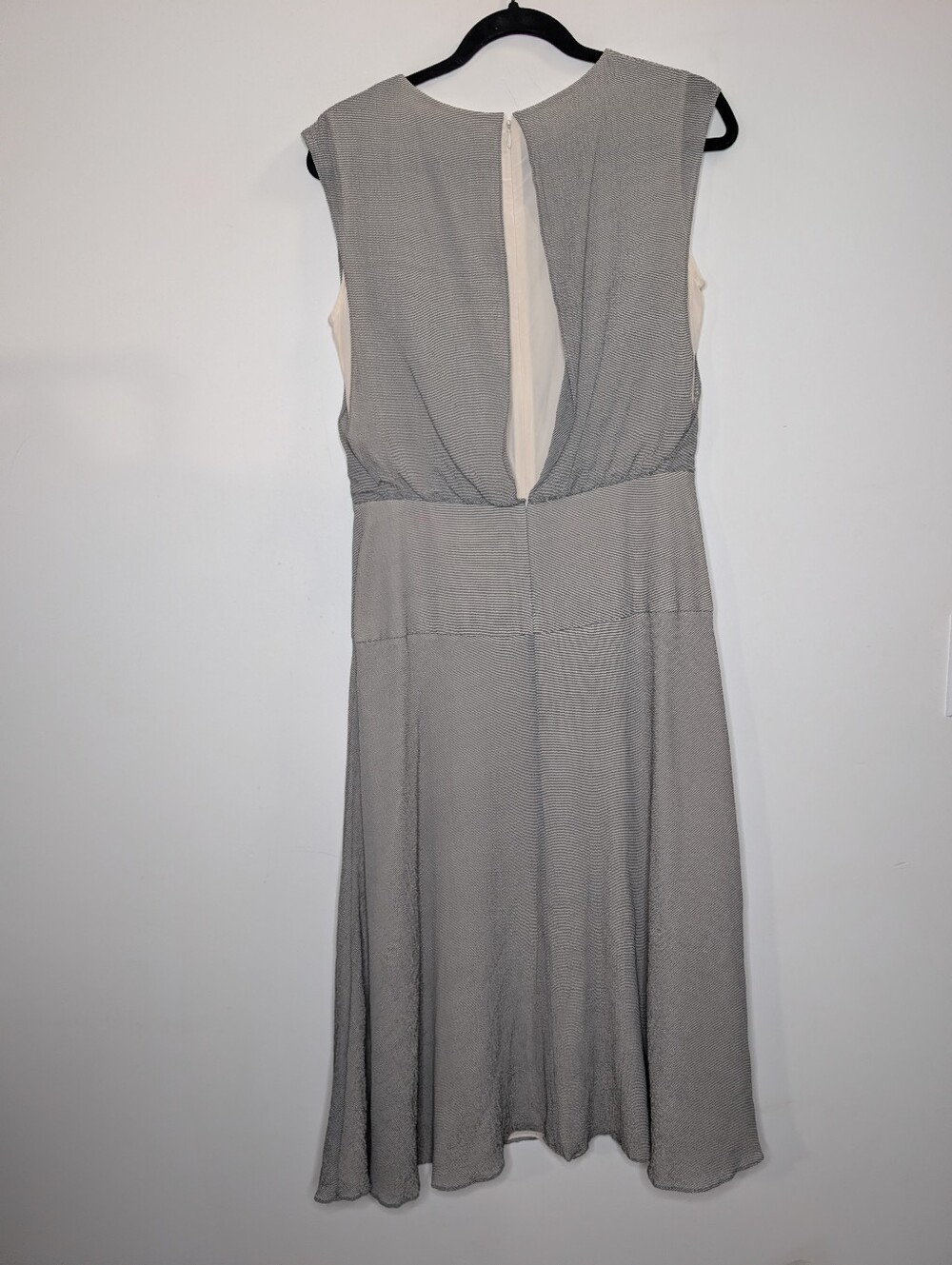 ICICLE 100% Mulberry Silk Open Back Midi Dress Gray Stripe Size 6 Minimalist Lux - Picture 6 of 6